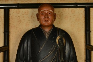 A sitting statue of Dogen Zenji, the founder of the Soto Zen Buddhism